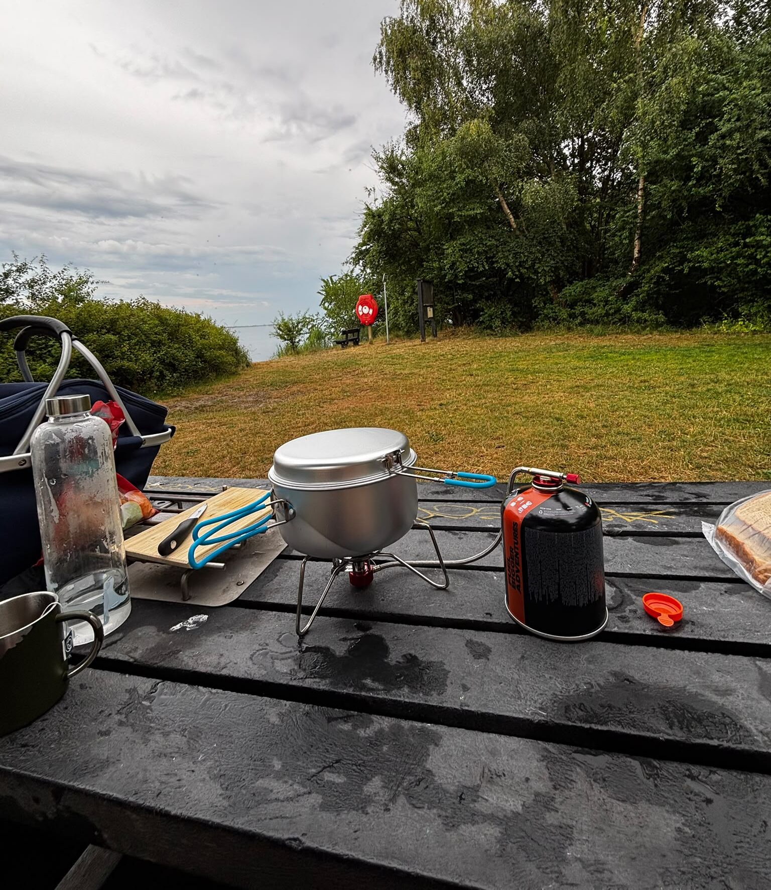 Camping stove and cooking pot on a picnic table at Hesteskoen in Aalborg